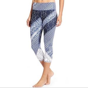 Athleta Indigo Geo Print Capri Legging Blue White